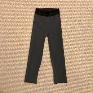 LULULEMON CROPPED LEGGINGS- size 0